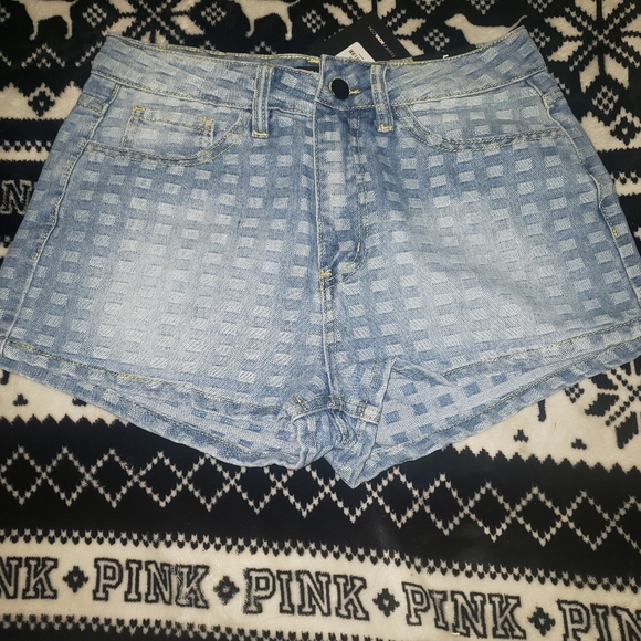 Shorts - Picture 2 of 3